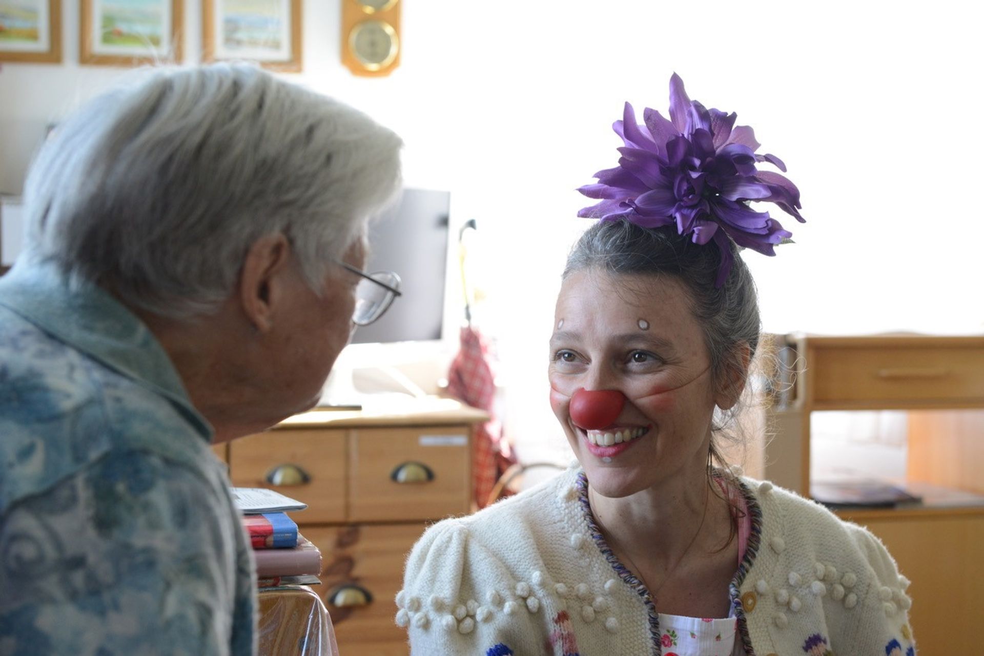 Clown-Visiten: Humorprofis zu Besuch in Seniorenheimen